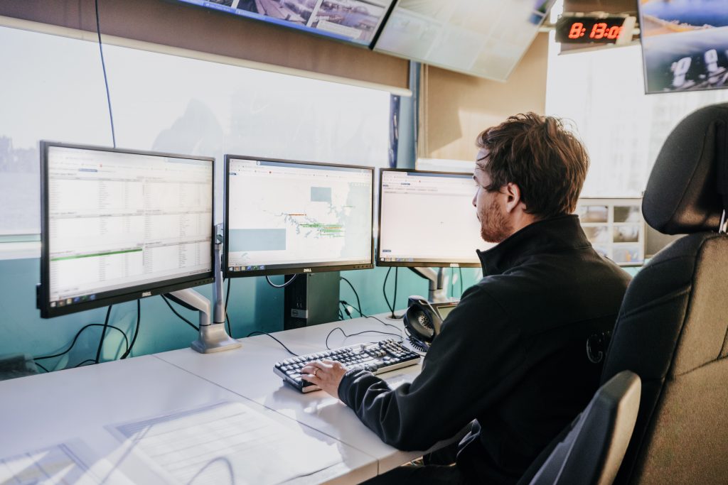 A worker using the 4Trak browser interface